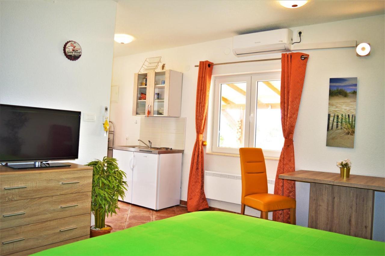 Studio Apartments Luka Biograd - Benkovac Exterior photo